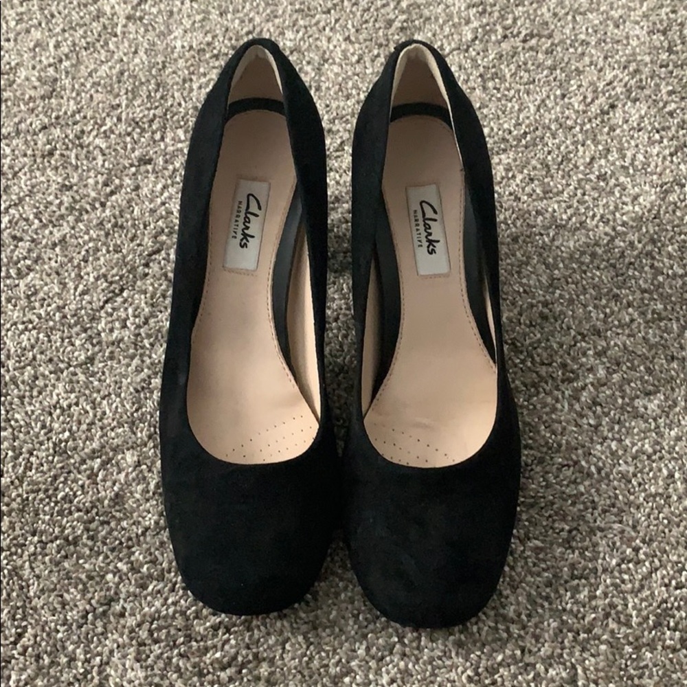Clarks suede pumps